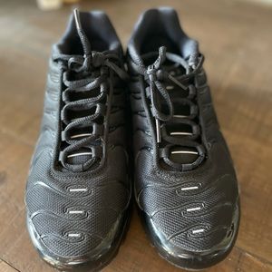 Nike Air Max Plus- black on black (M6.5/ W8)